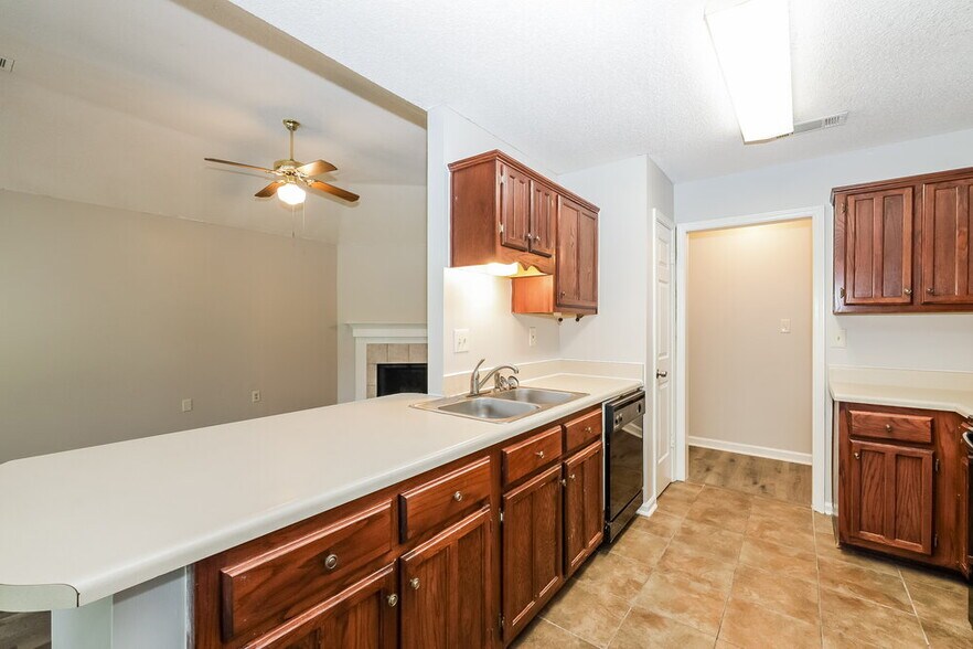 Building Photo - 2778 Fletcher View Dr