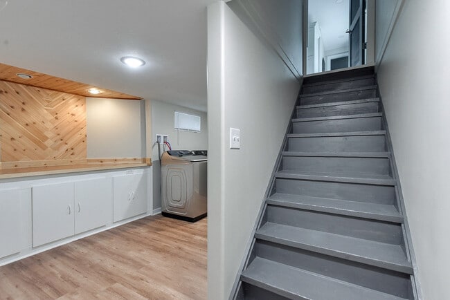 Building Photo - 2101 S 61st Ave