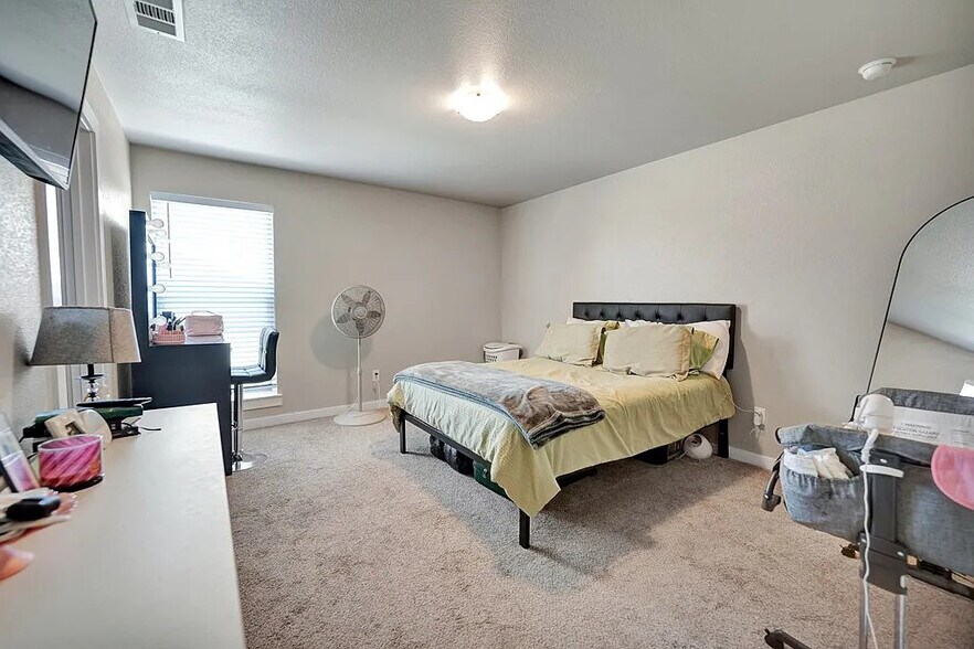 Building Photo - 1212 Hogback Way