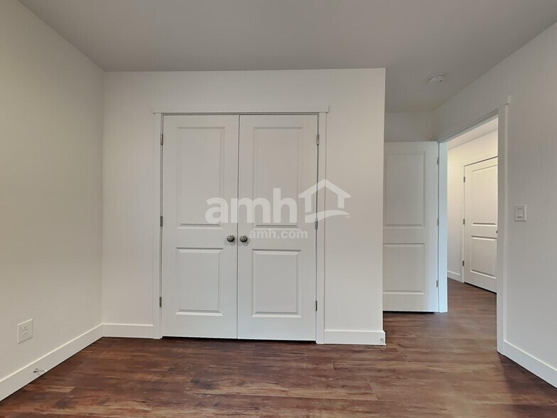 Building Photo - 7718 Brenden St SW