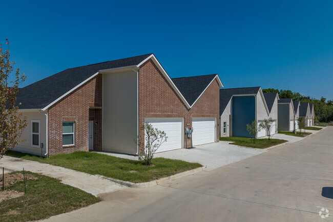 Building Photo - Hampton Road Duplexes