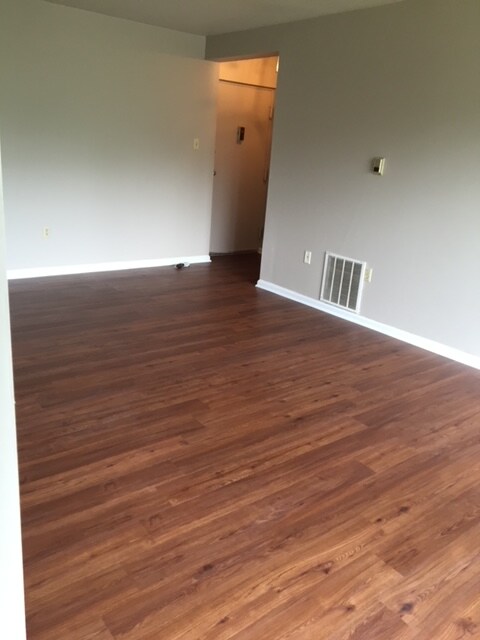 Building Photo - 1004 Brinker Dr
