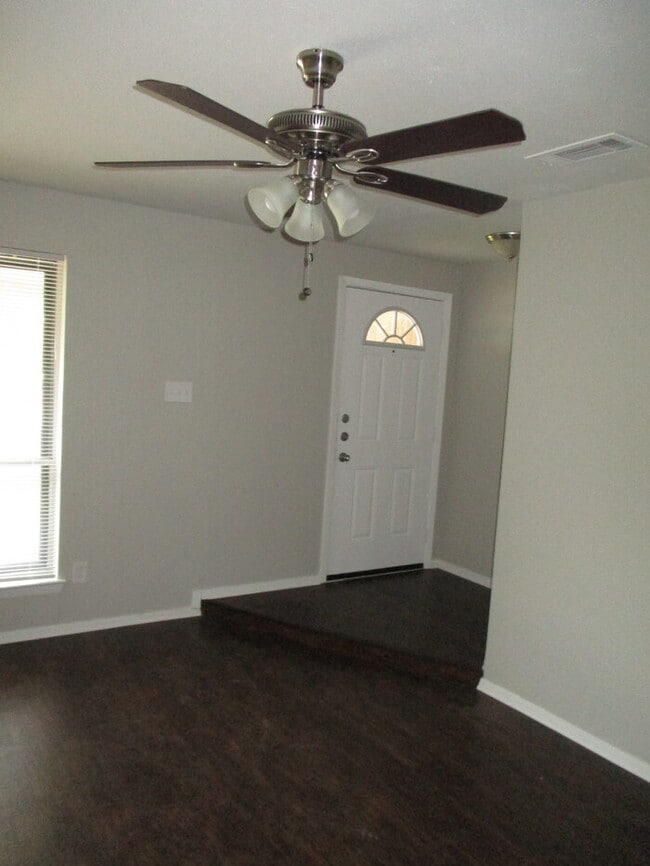 Building Photo - 4018 Ambrose Dr