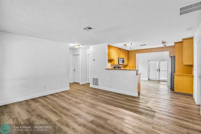 Building Photo - 4528 SW 28th Terrace