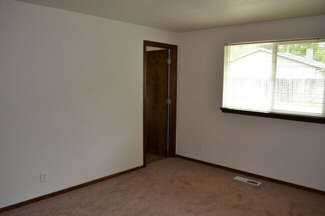 Building Photo - 489 Wormwood St SE