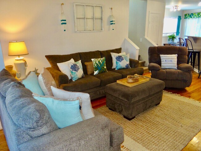 Building Photo - Furnished All-Inclusive 4bed/3bath condo a...