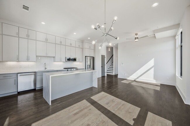Building Photo - 1648 19th Ave S