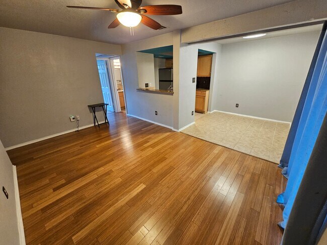 Building Photo - 3627 Menchaca Rd