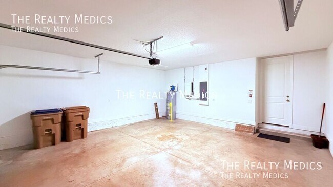 Building Photo - 6495 Cyrils Dr