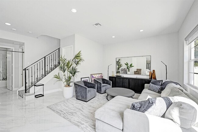 Building Photo - 3534 Forest View Cir