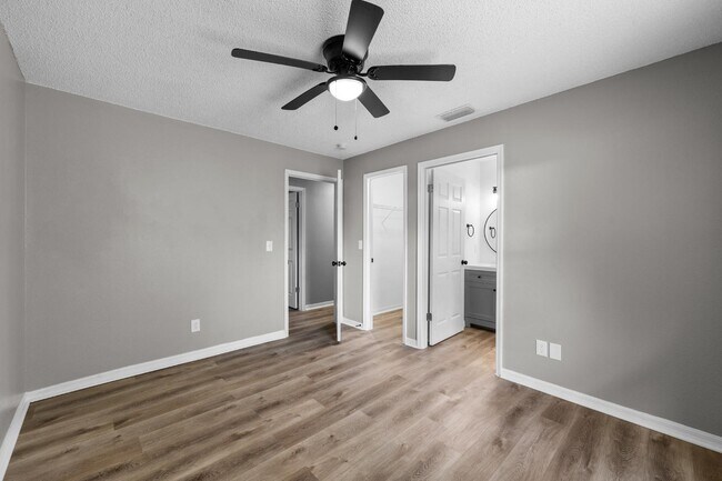 Building Photo - 37745 Walker Aly