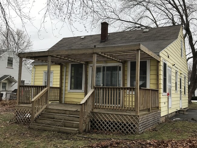 Building Photo - HOUSE CLOSE TO EVRYTHING YOU NEED.THIS HOME IS A MUST SEE!!!