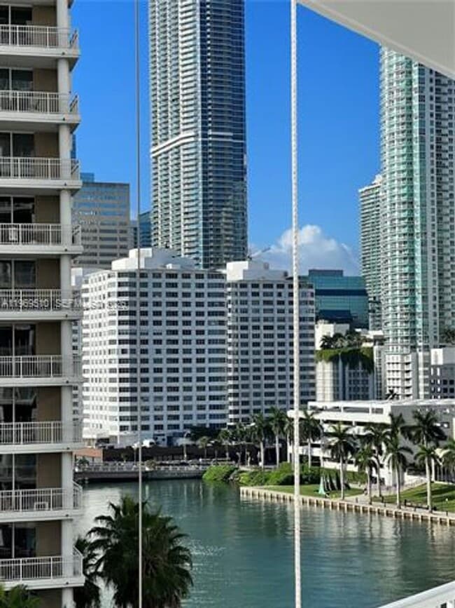 Building Photo - 801 Brickell Key Blvd