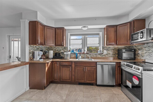 Building Photo - 41 Verplanck Ave