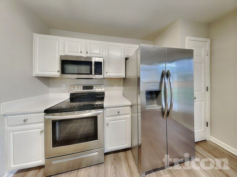Building Photo - 9514 Parkridge Dr