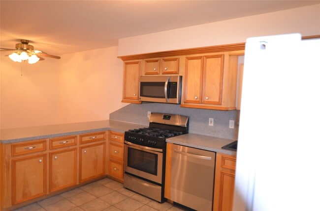 Building Photo - 9902 Trailway Dr