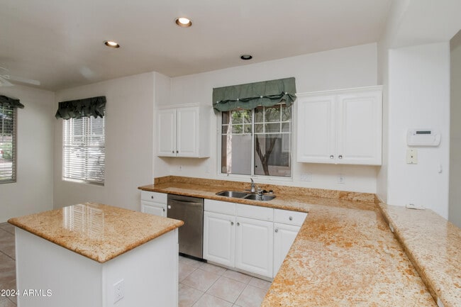 Building Photo - 1375 W Musket Way