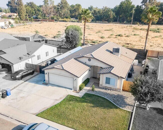 Building Photo - 2455 W Roby Ave