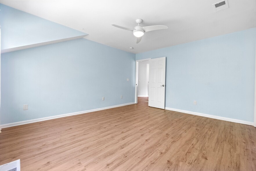 Building Photo - 40 Four Oaks Rd