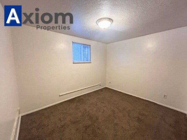 Building Photo - 1005 1/2 Park Lane-