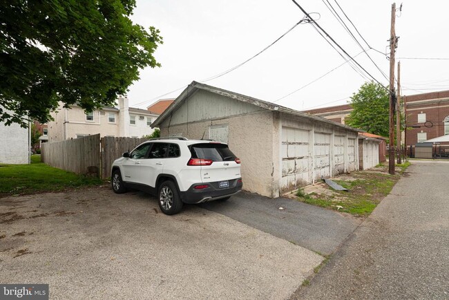 Building Photo - 356 2nd Ave