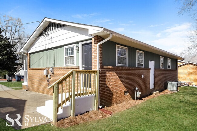 Building Photo - Come view this adorable, move-in ready home
