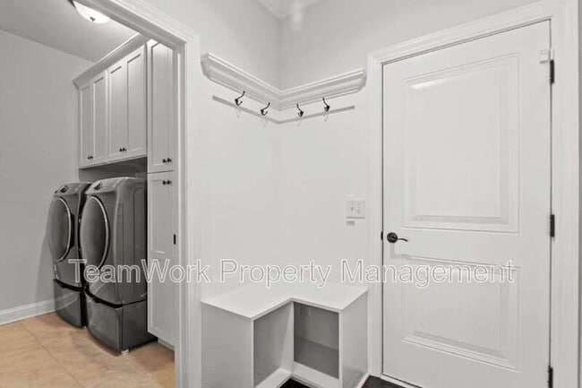 Building Photo - 123 Whaler Ave