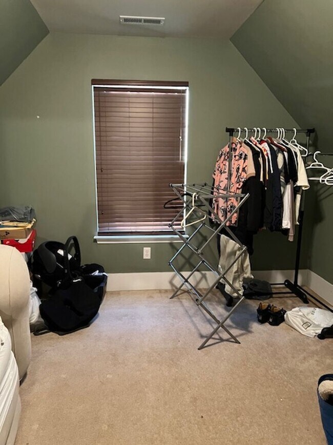 Building Photo - Single Family House