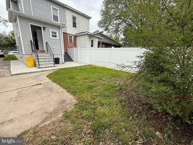 Building Photo - 129 Clearfield Ave