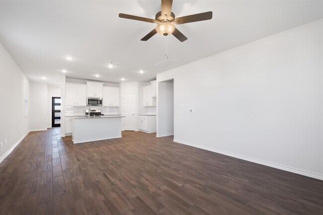 Building Photo - 108 Leatherleaf Dr