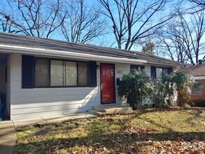 Building Photo - 323 Santa Fe Trail