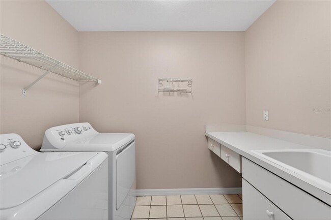 Building Photo - 4517 Oak River Cir