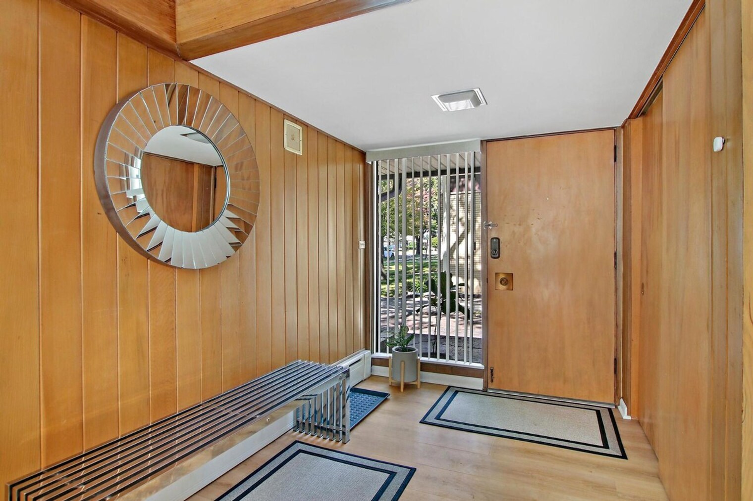 Building Photo - 2401 Hyde Park Ave