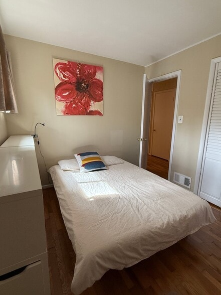 Building Photo - 407 Calvin Ln