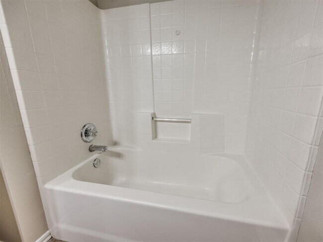 Building Photo - 1605 SW 33RD St