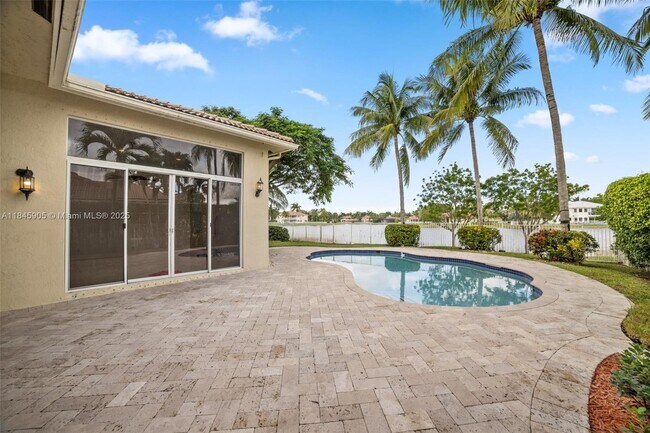 Building Photo - 896 Marina Dr
