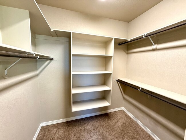 Building Photo - Beautiful 3 Bedroom with 3 Car Garage- Available Now!