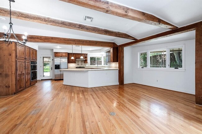Building Photo - 6825 Bellgreen Dr