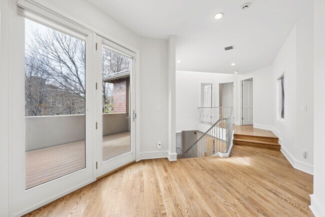 Building Photo - 400 Clayton St