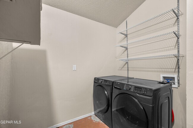 Building Photo - 450 Sunrise Hills Dr