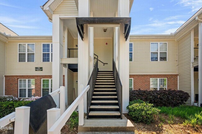 Building Photo - 2400 Huntscroft Ln