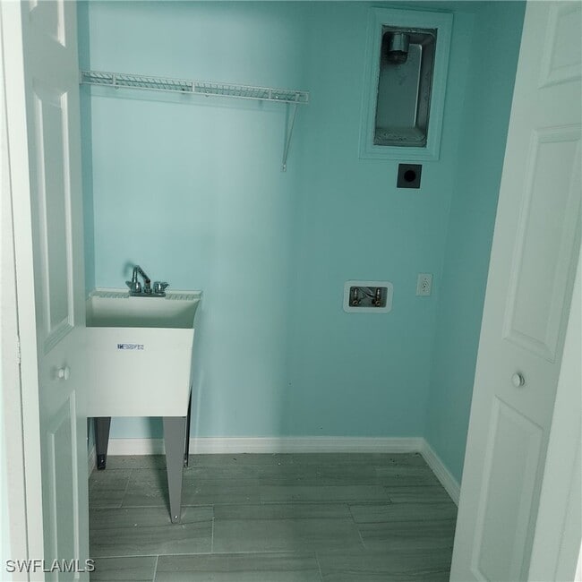 Building Photo - 5651 Genesee Pkwy