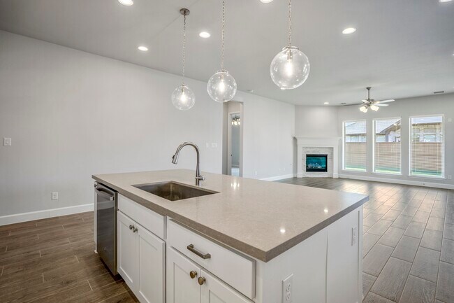 Building Photo - 7845 Charter Hill Dr