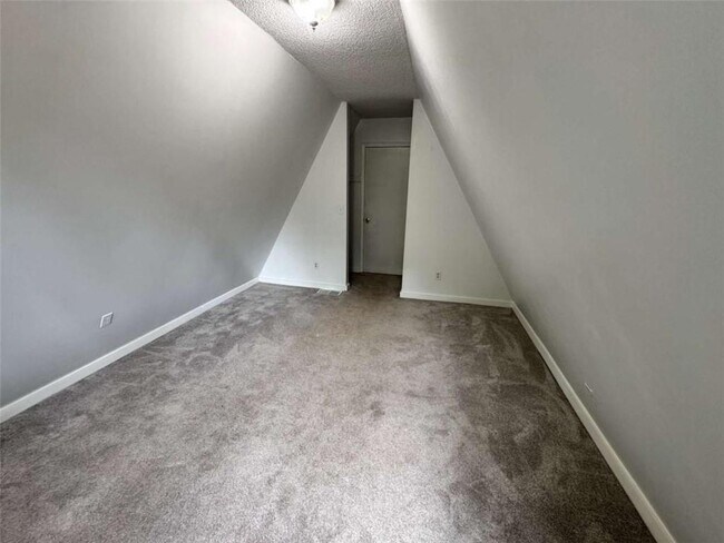 Building Photo - 2475 Hawk Creek Trail