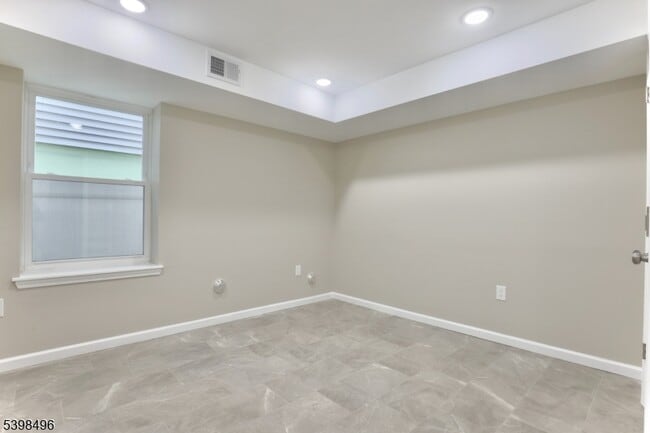 Building Photo - 32 Garibaldi Ave