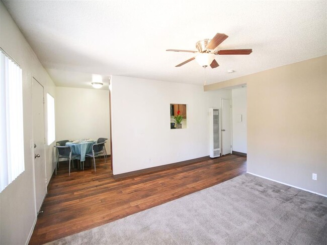 Living Room Come Dining Area - Creekside Villas Apartments