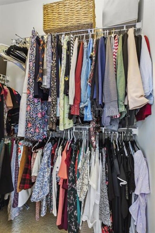 Building Photo - 174 Chester Ave SE