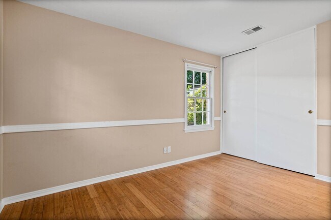 Building Photo - 5516 Brightwood Ln