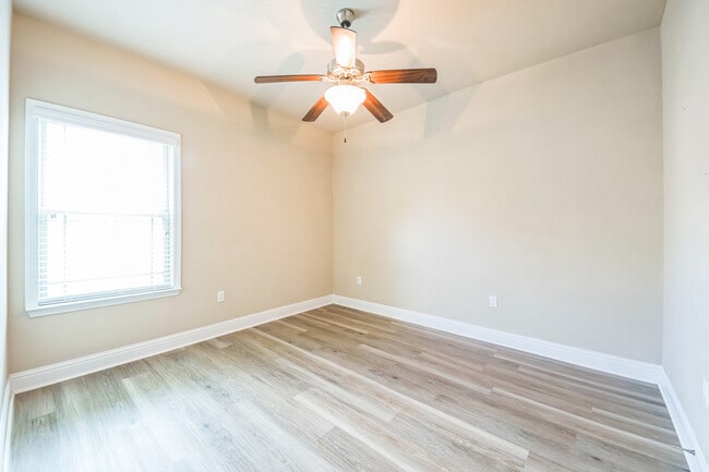 Building Photo - 14137 Waterford Cove