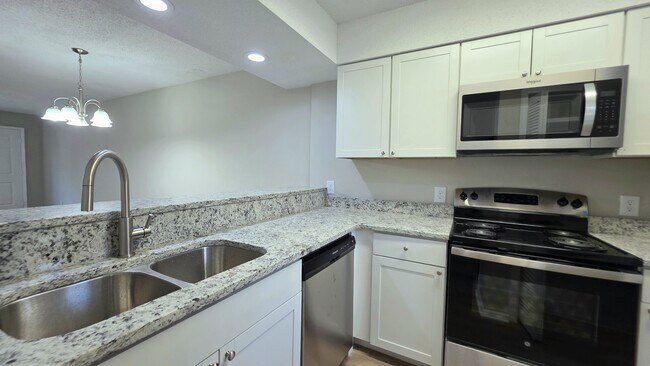 Building Photo - 409 Garden Dr